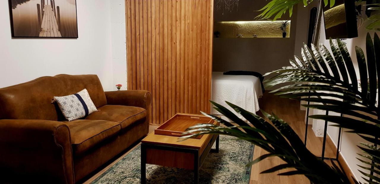 Deluxe Studio