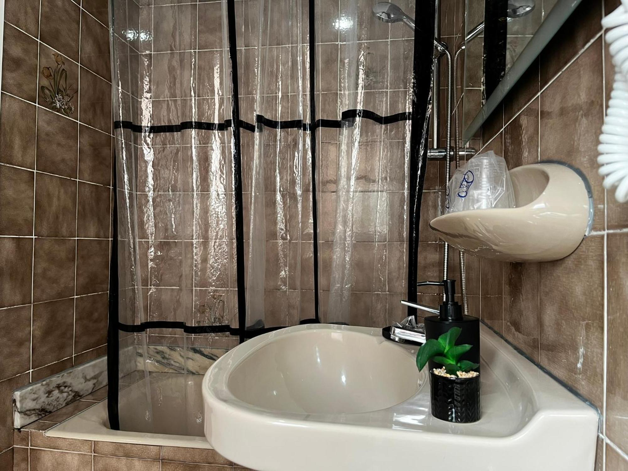 Habitación Doble con baño privado - 2 camas